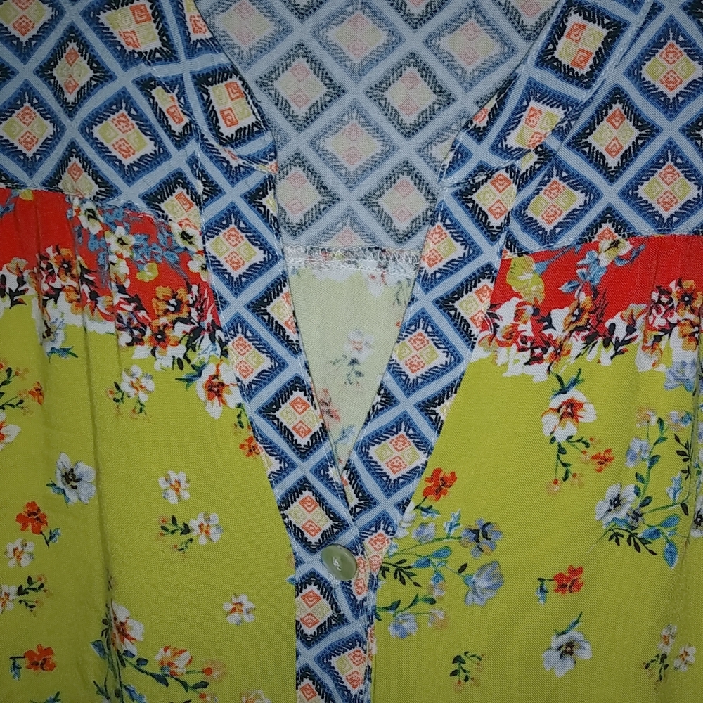 Fig & Flowers XLP Boho Floral Color Block Top Petite - Picture 2 of 9